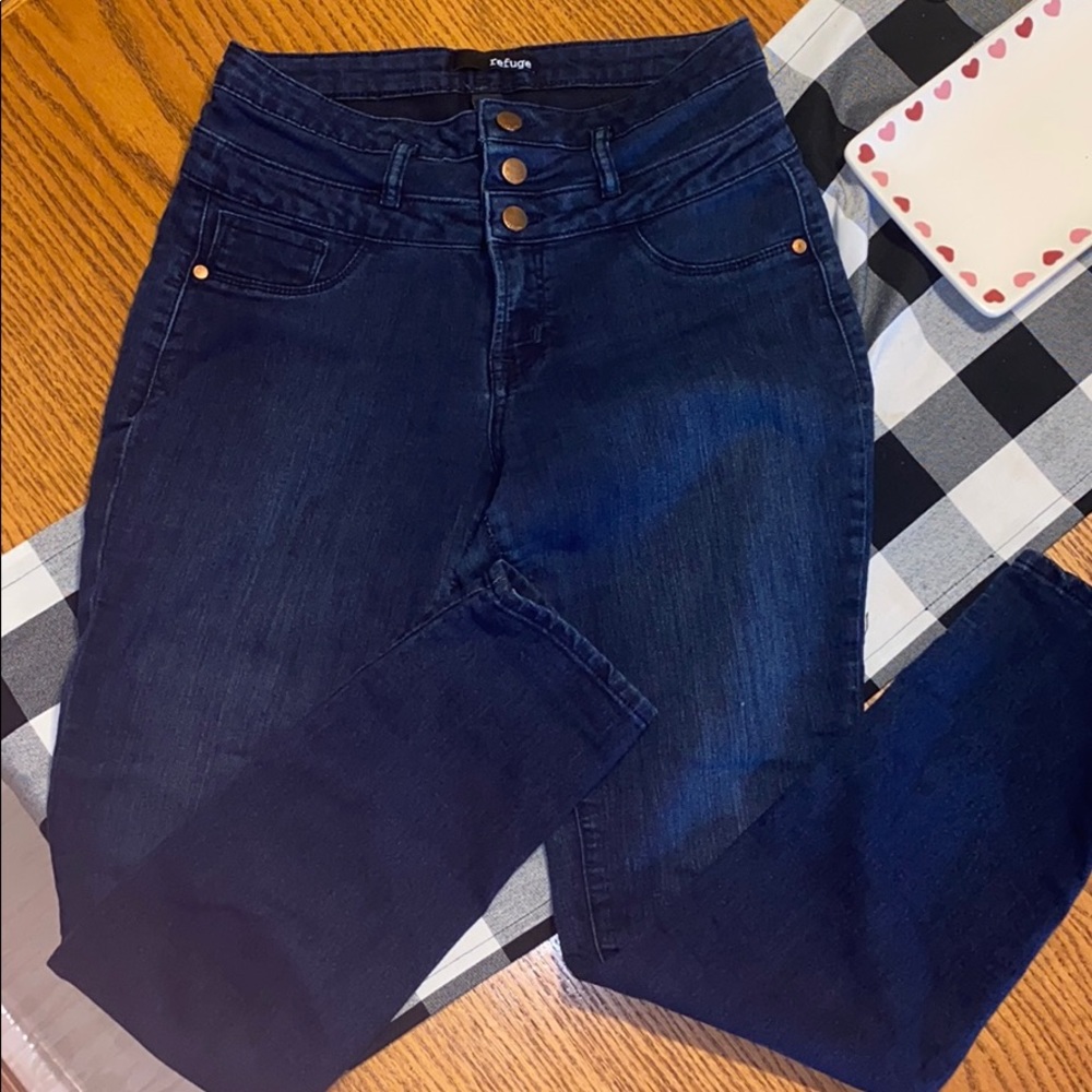 High Waisted Jeans!
